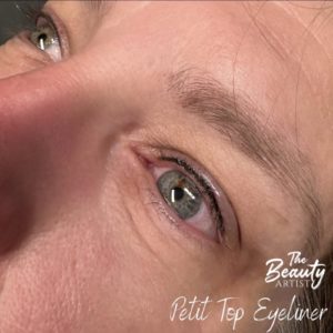 Example of petit top eyeliner